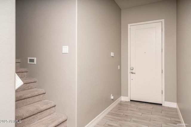 1977 W Kinfield Trail, Phoenix, AZ 85085