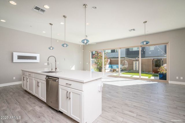 1977 W Kinfield Trail, Phoenix, AZ 85085