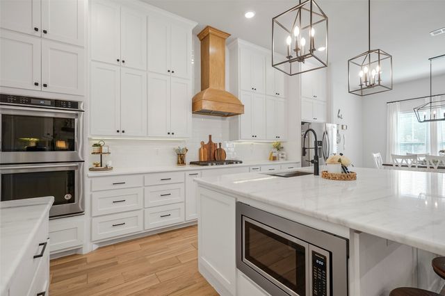 108 Southwood Drive, Burleson, TX 76028