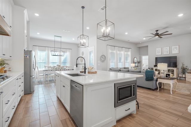 108 Southwood Drive, Burleson, TX 76028