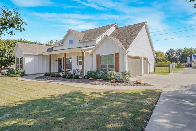 108 Southwood Drive, Burleson, TX 76028