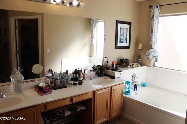 750 S Sierra Nevada Drive, Tucson, AZ 85748