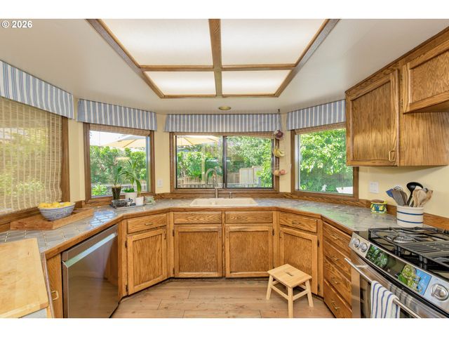 10151 Sw WASHINGTON St, Portland, OR 97225