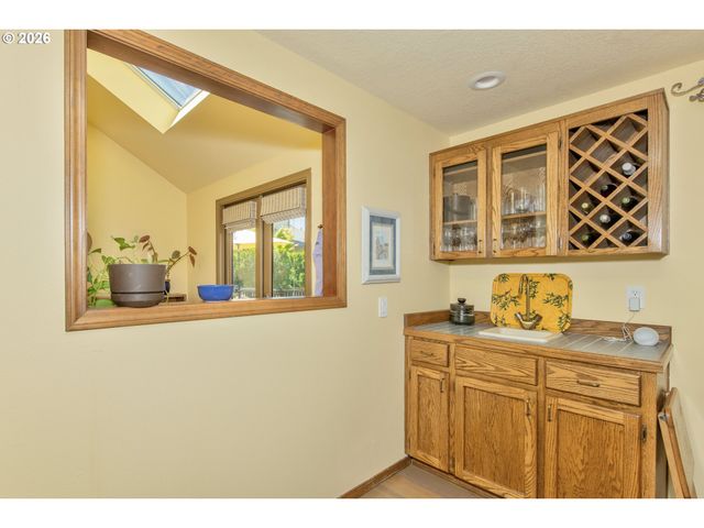 10151 Sw WASHINGTON St, Portland, OR 97225
