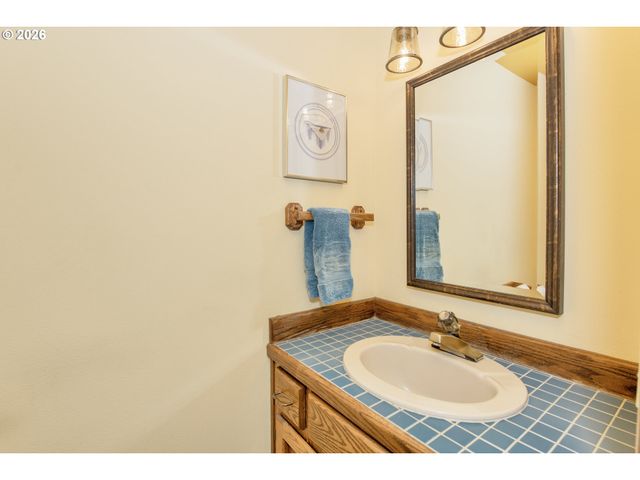 10151 Sw WASHINGTON St, Portland, OR 97225