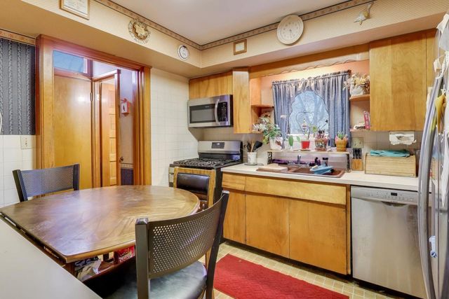 212 E Elm Avenue, La Grange, IL 60525