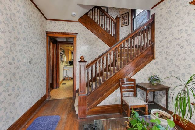 212 E Elm Avenue, La Grange, IL 60525