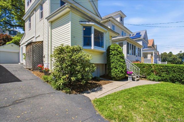 21 Clover Street, Yonkers, NY 10703