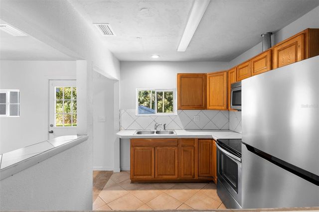 5330 PARK AVENUE, De Leon Springs, FL 32130