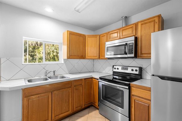 5330 PARK AVENUE, De Leon Springs, FL 32130