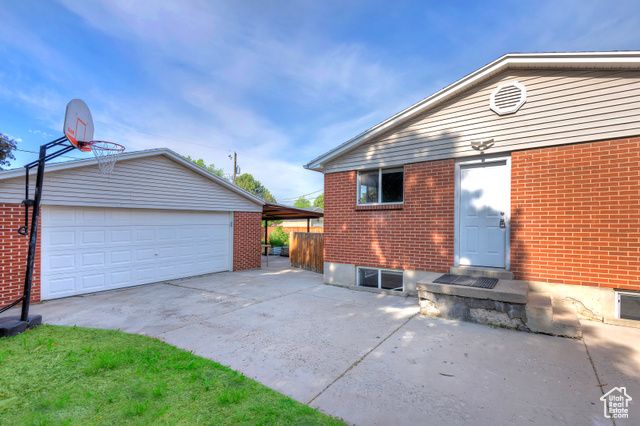 628 E WYANDOTTE AVE, Sandy, UT 84070