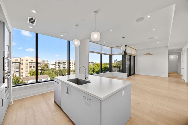 2323 W Main Street 506, Houston, TX 77098