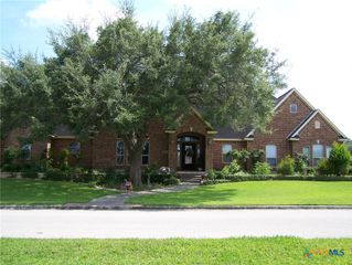 101 Laurel Oak Circle, Cuero, TX 77954