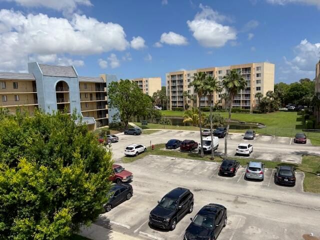 2820 Tennis Club Drive 401, West Palm Beach, FL 33417