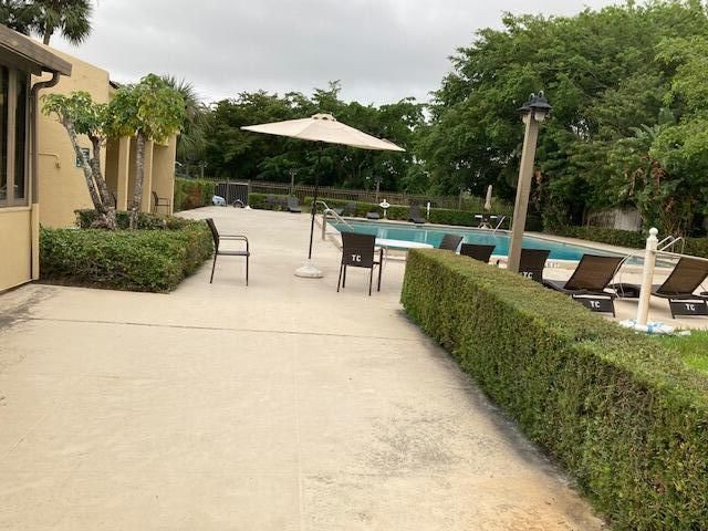2820 Tennis Club Drive 401, West Palm Beach, FL 33417