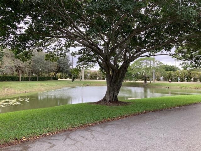 2820 Tennis Club Drive 401, West Palm Beach, FL 33417