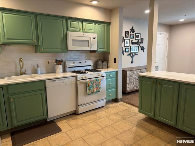 130 Orchard Park, Allendale, NJ 07401