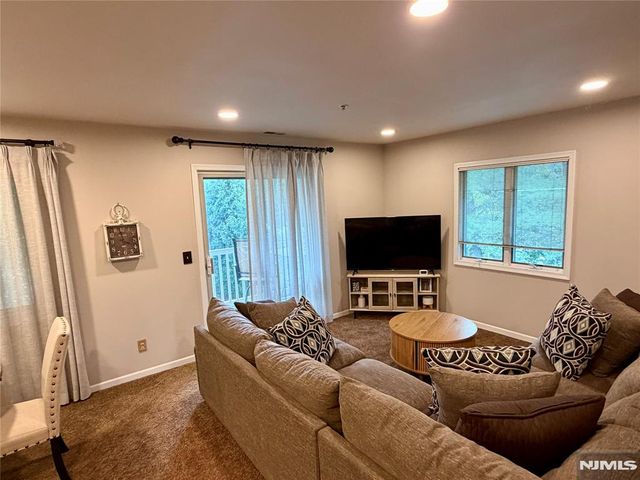 130 Orchard Park, Allendale, NJ 07401