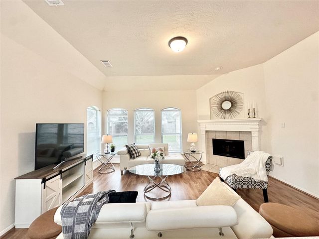 4903 Falls Circle, Missouri City, TX 77459