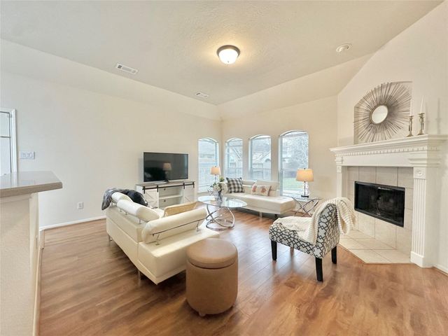 4903 Falls Circle, Missouri City, TX 77459