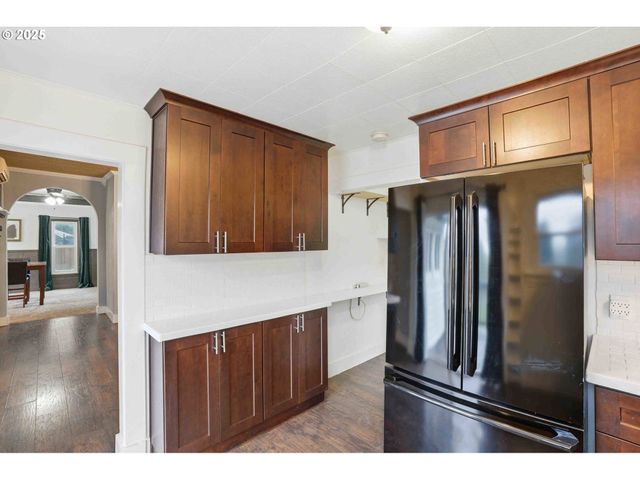 820 BARCLAY HILLS Dr, Oregon City, OR 97045