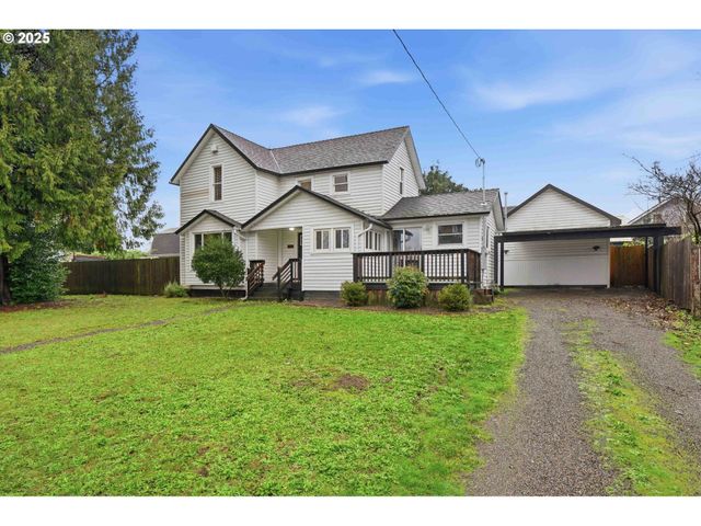 820 BARCLAY HILLS Dr, Oregon City, OR 97045