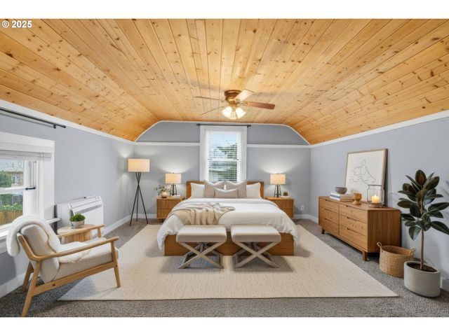 820 BARCLAY HILLS Dr, Oregon City, OR 97045