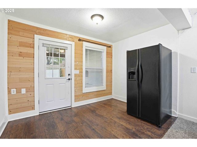 820 BARCLAY HILLS Dr, Oregon City, OR 97045