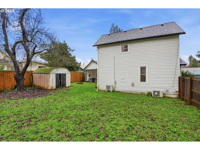 820 BARCLAY HILLS Dr, Oregon City, OR 97045