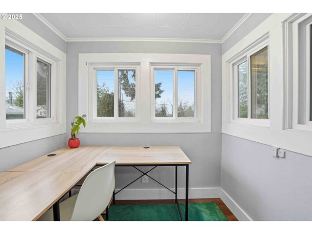 820 BARCLAY HILLS Dr, Oregon City, OR 97045