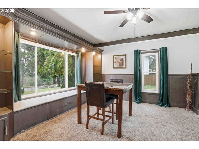 820 BARCLAY HILLS Dr, Oregon City, OR 97045