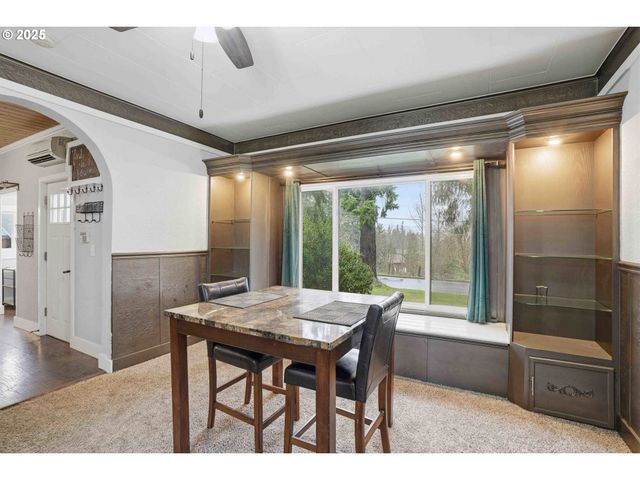 820 BARCLAY HILLS Dr, Oregon City, OR 97045