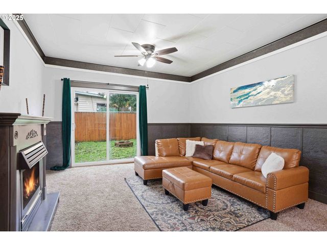 820 BARCLAY HILLS Dr, Oregon City, OR 97045