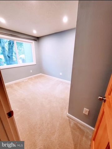 2366 SOUTHGATE SQ, Reston, VA 20191