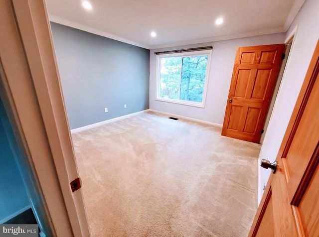 2366 SOUTHGATE SQ, Reston, VA 20191