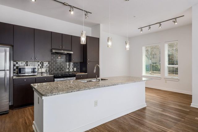 1900 Barton Springs RD 1045, Austin, TX 78704
