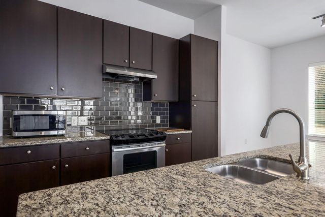 1900 Barton Springs RD 1045, Austin, TX 78704