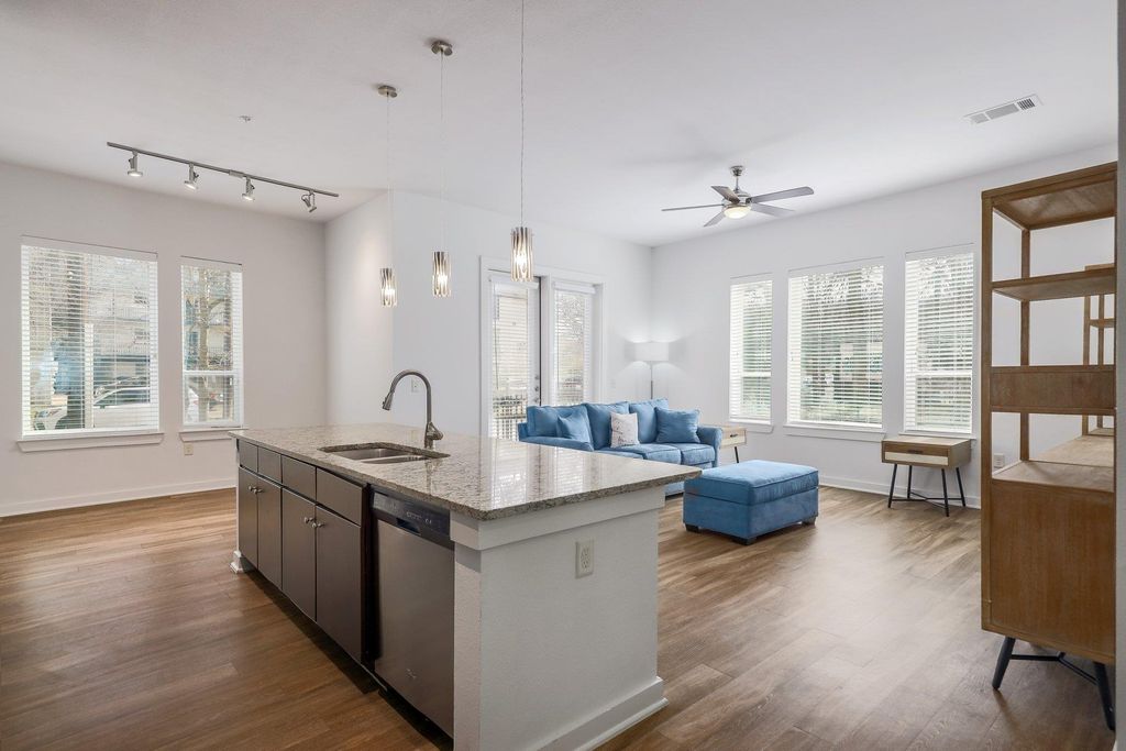 1900 Barton Springs RD 1045, Austin, TX 78704