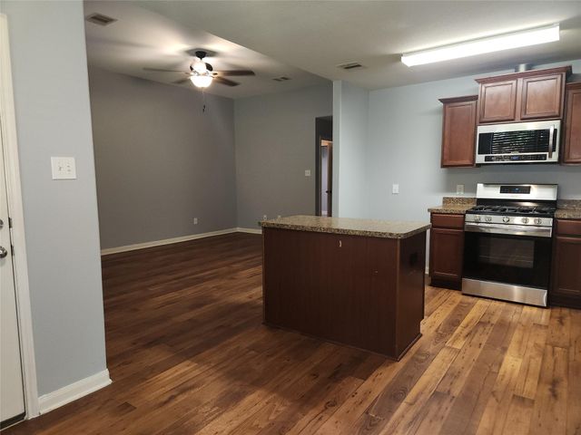 303 Pine Mist Lane, Conroe, TX 77304