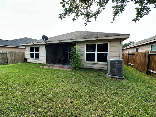 303 Pine Mist Lane, Conroe, TX 77304