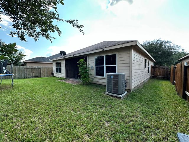 303 Pine Mist Lane, Conroe, TX 77304