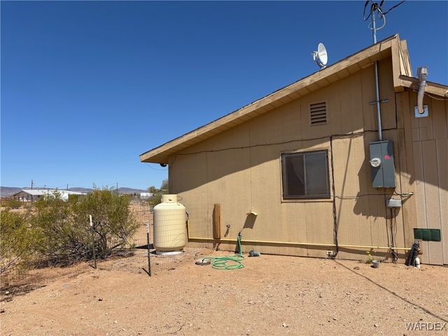 3587 N Horse Mesa Road, Golden Valley, AZ 86413