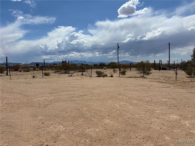 3587 N Horse Mesa Road, Golden Valley, AZ 86413