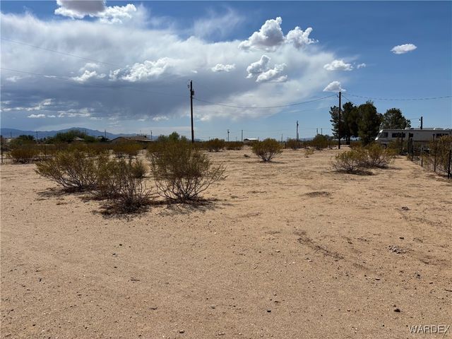 3587 N Horse Mesa Road, Golden Valley, AZ 86413