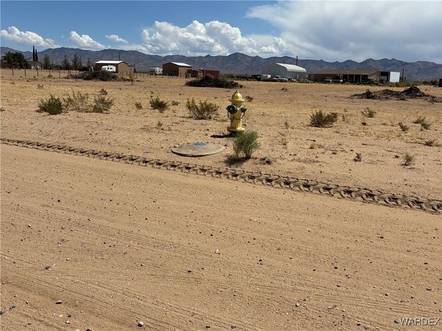 3587 N Horse Mesa Road, Golden Valley, AZ 86413