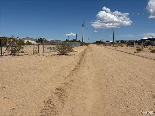 3587 N Horse Mesa Road, Golden Valley, AZ 86413