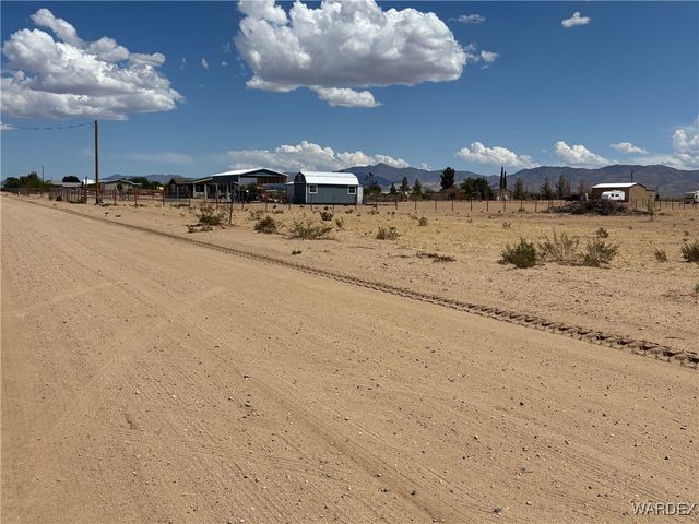 3587 N Horse Mesa Road, Golden Valley, AZ 86413