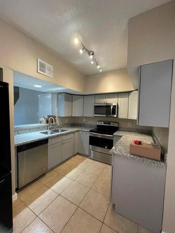 8732 Village Of Fondren Drive 8732, Houston, TX 77071