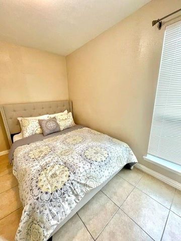 8732 Village Of Fondren Drive 8732, Houston, TX 77071