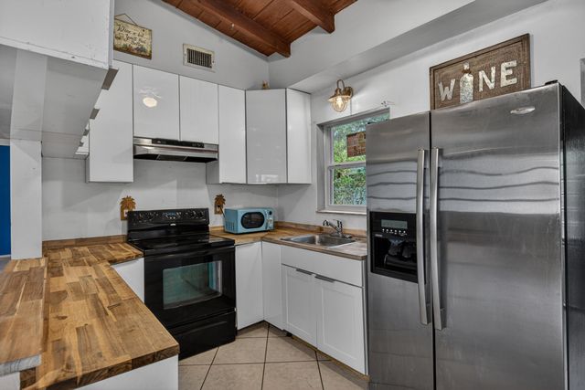 1425 SW 19th Avenue, Fort Lauderdale, FL 33312